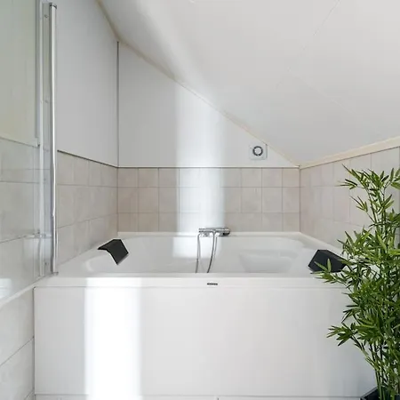 Arctic Panoramic Views Apartament